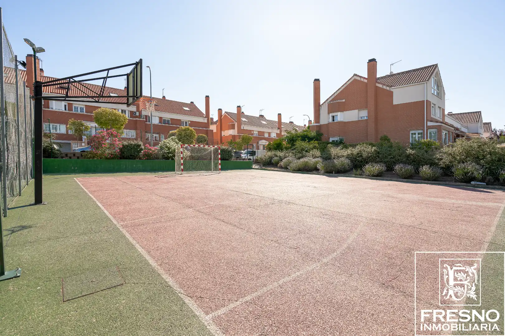 Vista exterior de Casa adosada en venda en Cobeña amb Aire condicionat, Calefacció i Jardí privat
