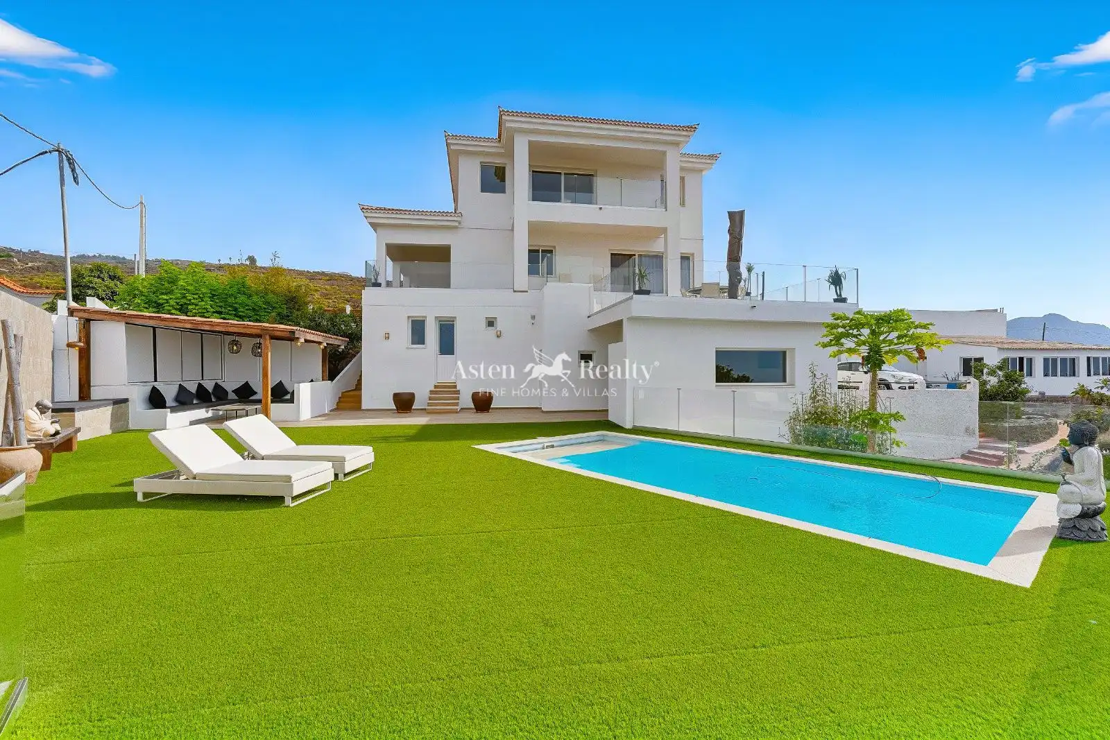 Exterior view of Houses for sale in La Camella