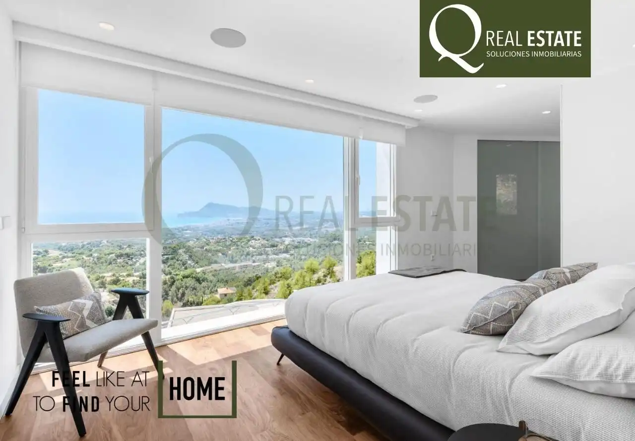 Detached house with pool for sale in Calle Altea