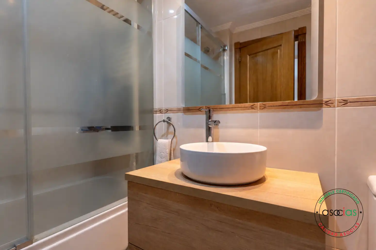 Baño de Piso en venta en Gijón  con Calefacción, Parquet y Terraza