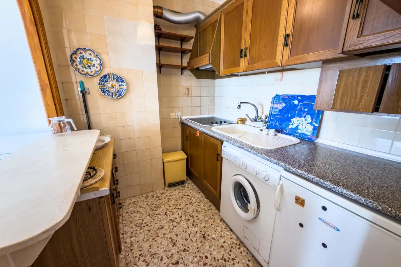 Cuina de Pis en venda en Torrevieja amb Terrassa, Moblat i Balcó