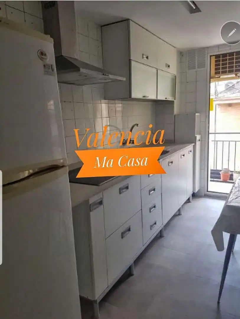 Flat with terrace to rent in Extramurs, imagen 4