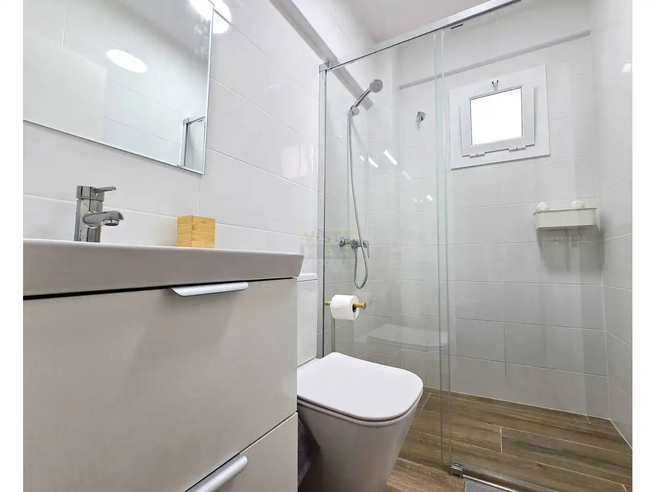 Baño de Piso de alquiler en Cubelles con Aire acondicionado y Amueblado
