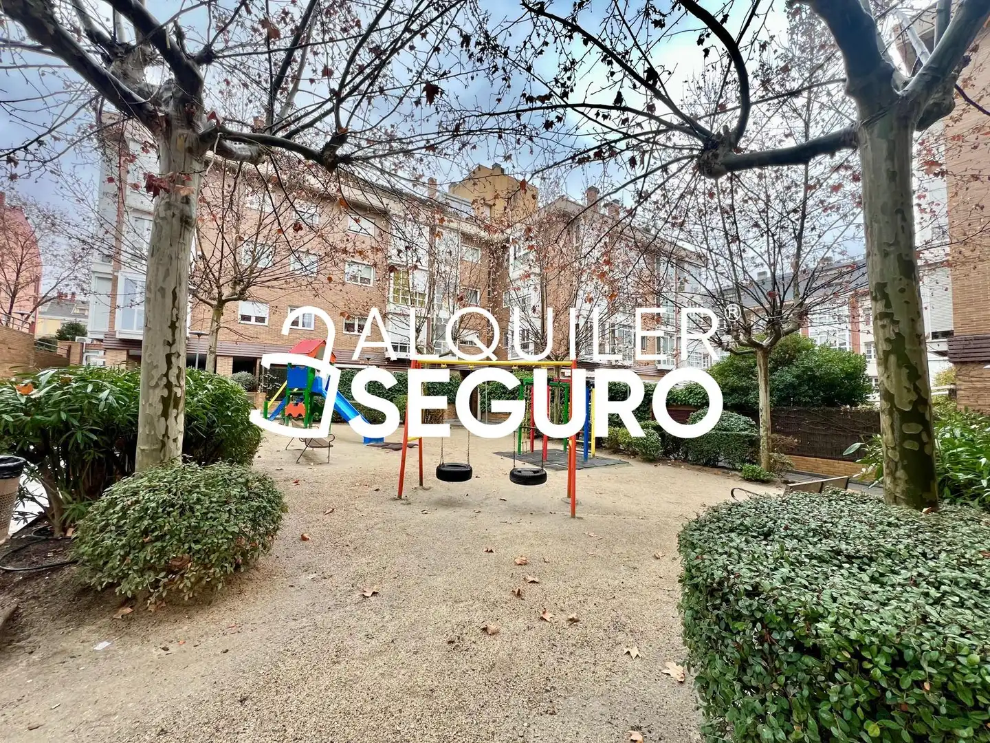 Vista exterior de Piso de alquiler en Madrid con Aire acondicionado, Calefacción y Piscina