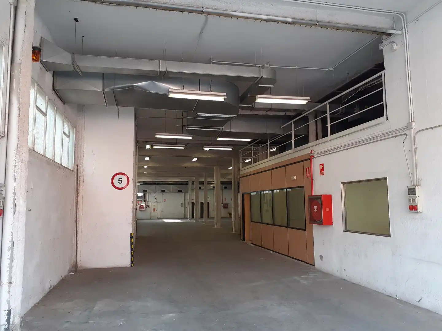 Nau industrial en venda en Sant Joan Despí