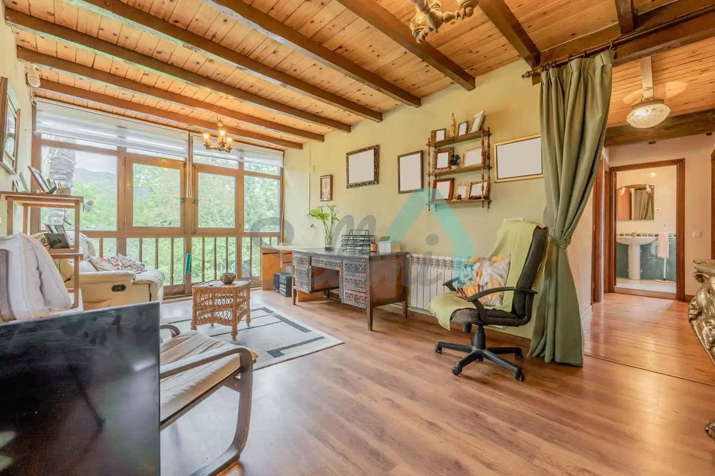 Sala d'estar de Casa o xalet en venda en Llanes amb Calefacció, Jardí privat i Parquet