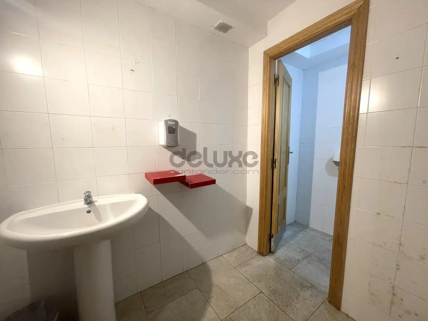 Bathroom of Commercial properties for rent in Santander