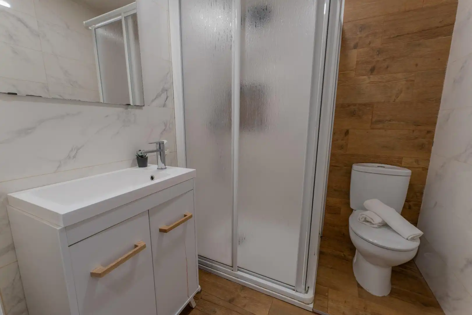 Baño de Piso en venta en Elche / Elx con Aire acondicionado, Amueblado y Balcón