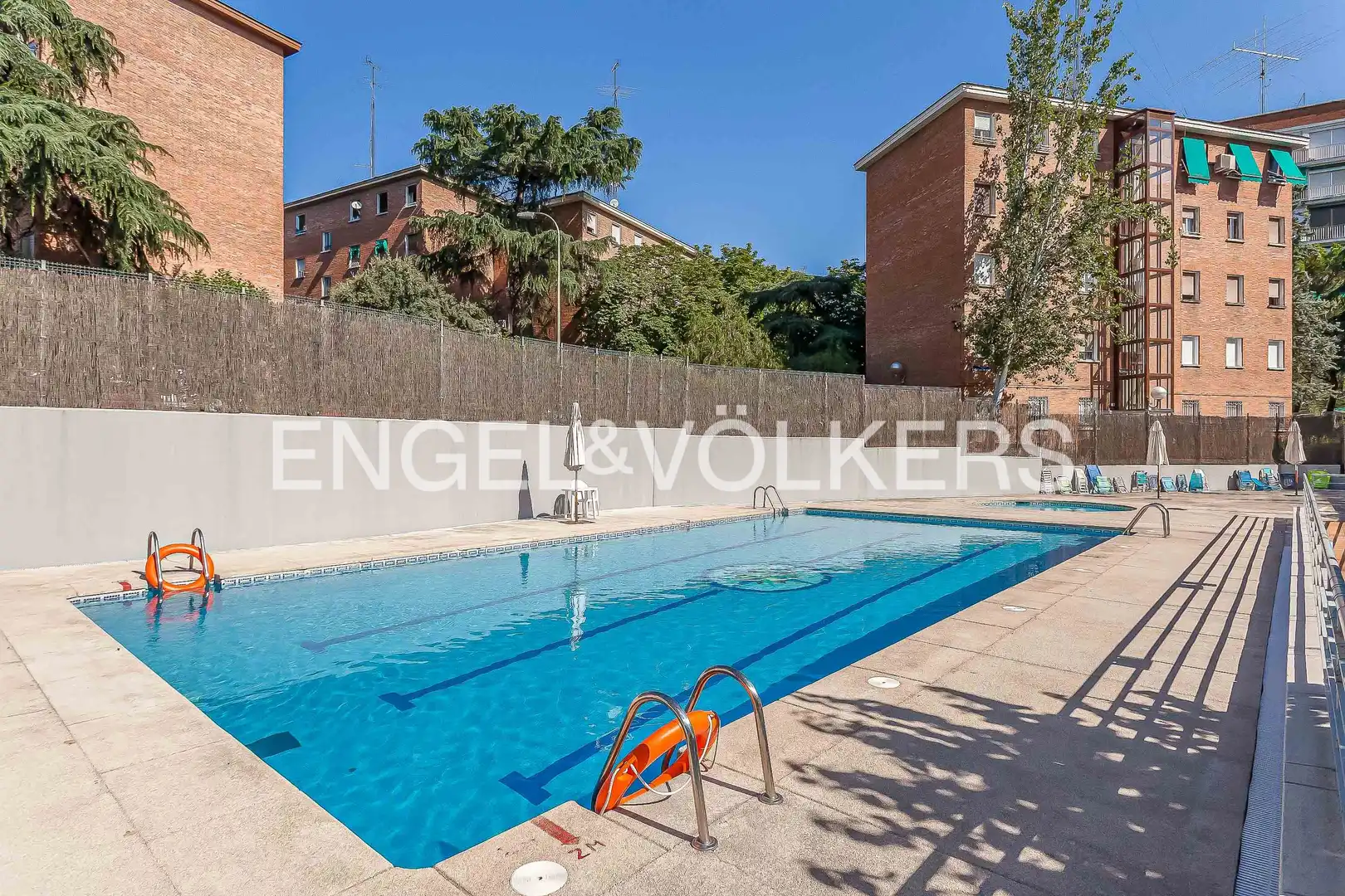 Piscina de Àtic de lloguer en Madrid amb Aire condicionat, Calefacció i Parquet
