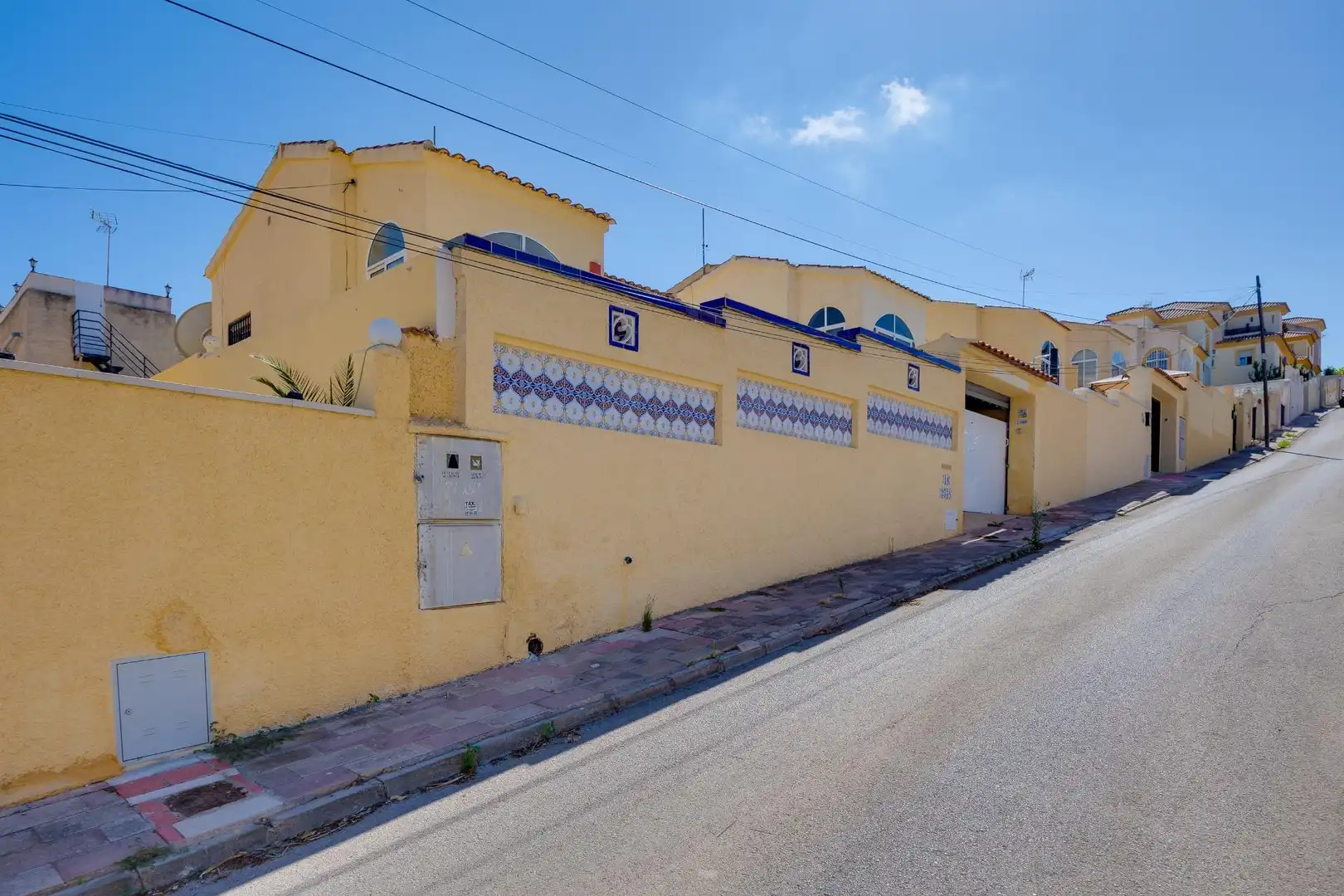 Vista exterior de Casa o chalet en venta en San Fulgencio con Aire acondicionado, Calefacción y Jardín privado