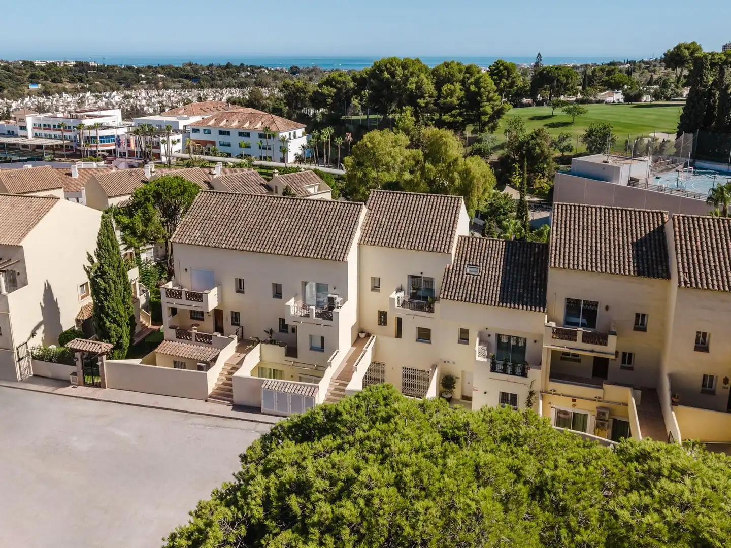 Exterior view of Houses for sale in Marbella  with Air Conditioner, Terrace and Community pool