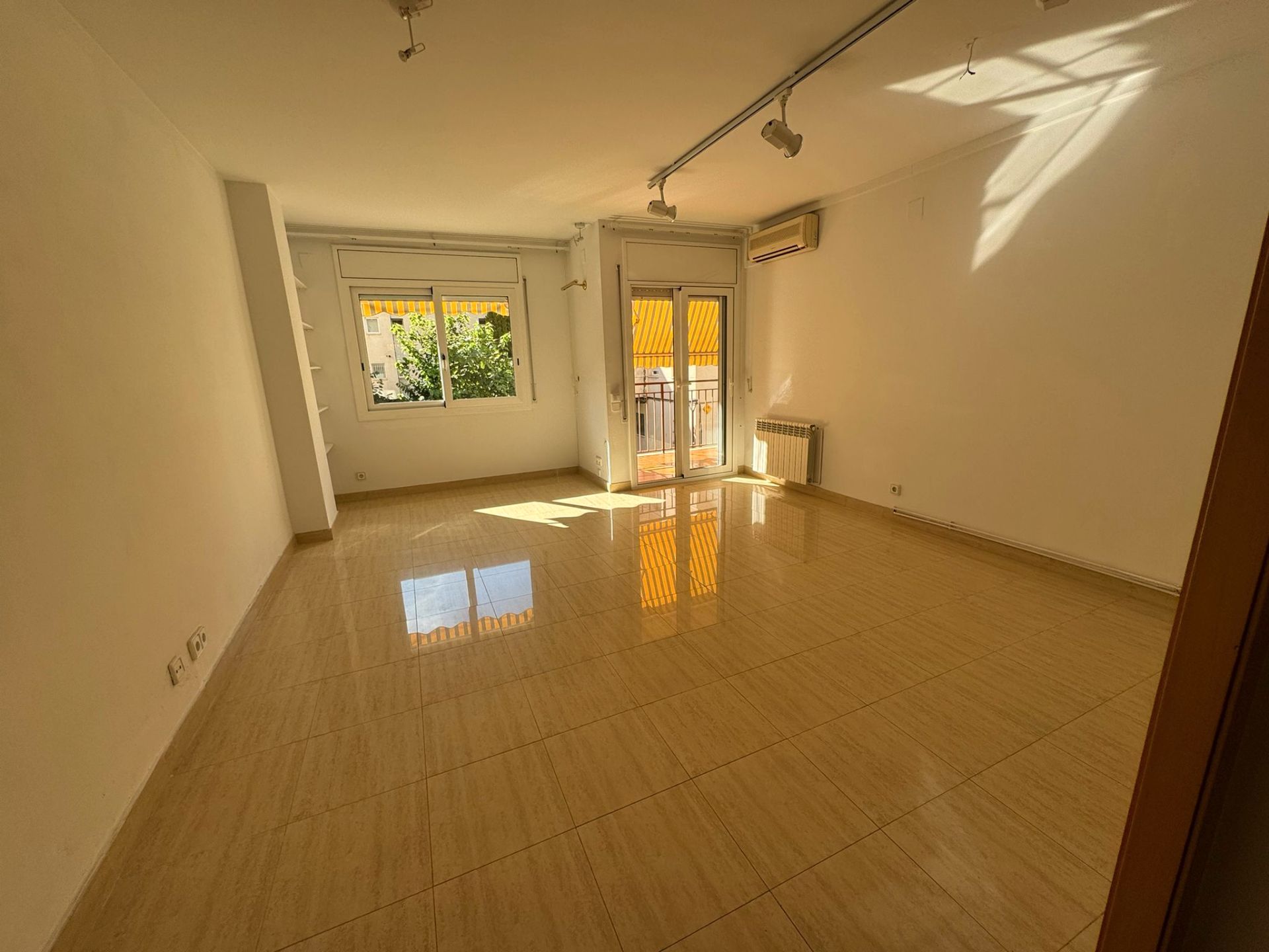 Sala d'estar de Pis de lloguer en Sitges amb Aire condicionat, Calefacció i Microones