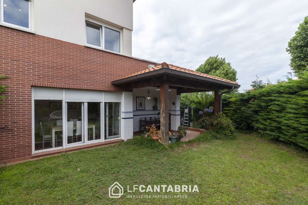 Vista exterior de Casa o chalet en venta en Piélagos con Calefacción, Jardín privado y Terraza