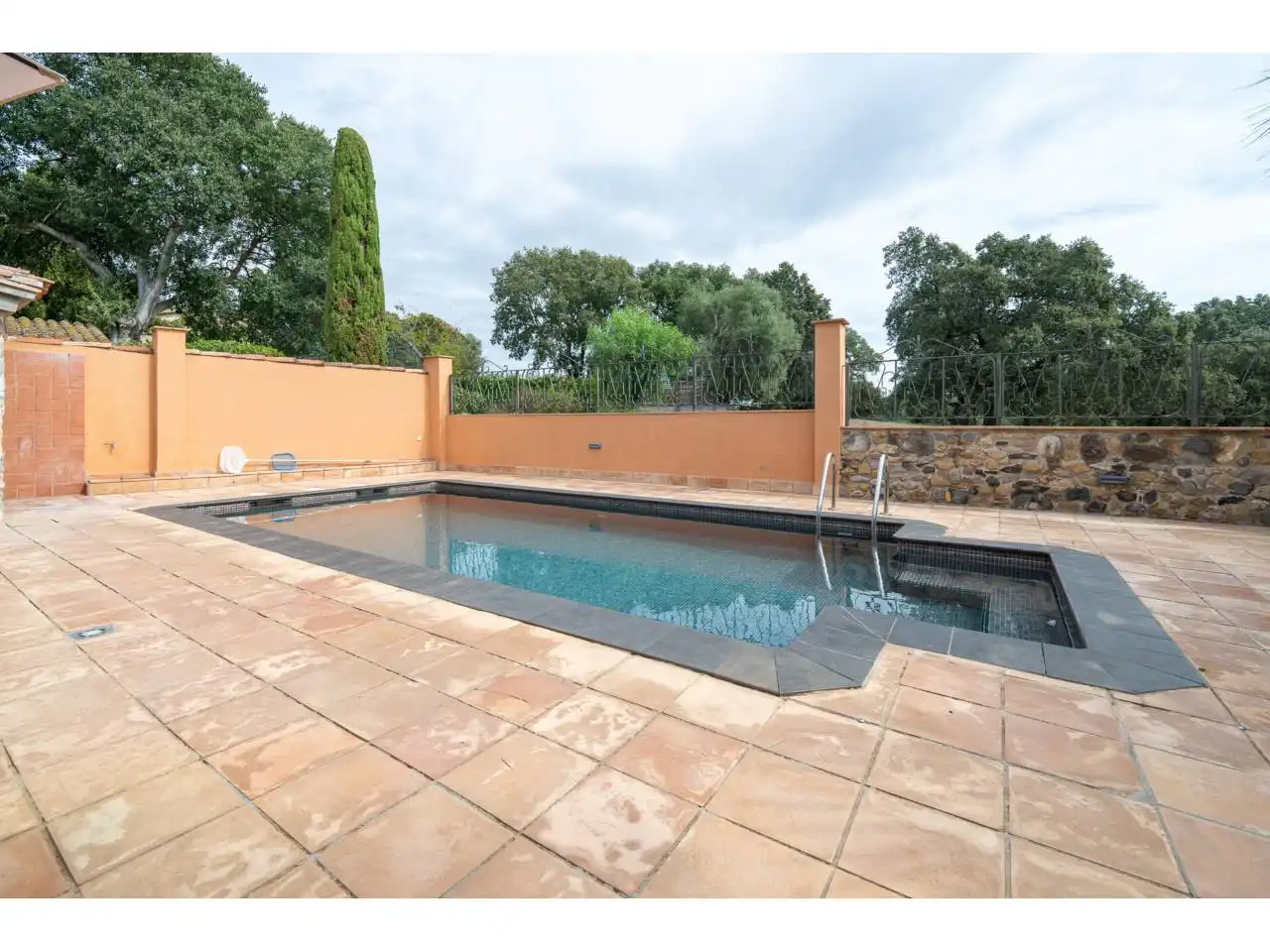 Piscina de Finca rústica de lloguer en Garrigàs, Girona