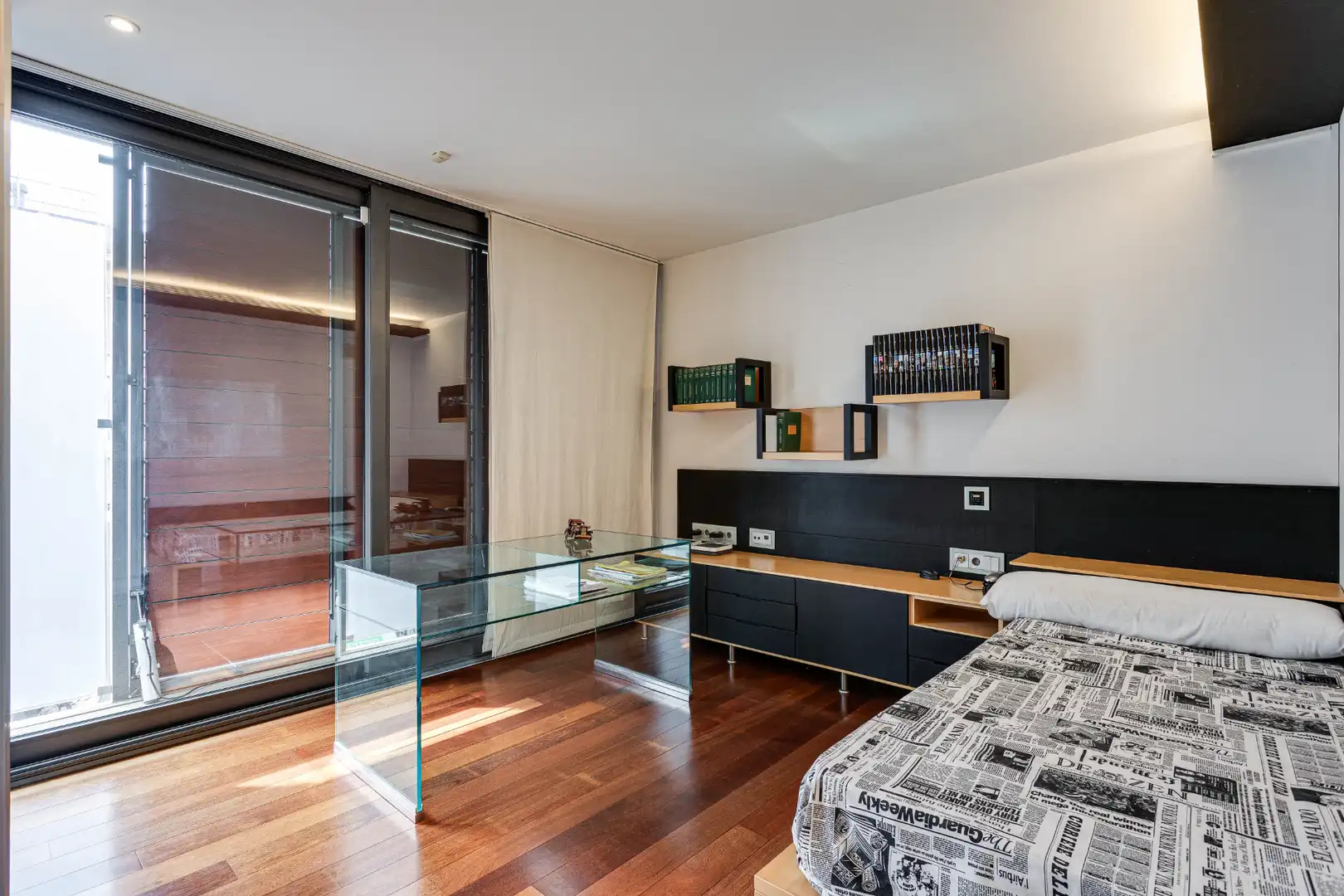 Habitación de Casa adosada en venta en Barcelona con Aire acondicionado, Calefacción y Jardín privado