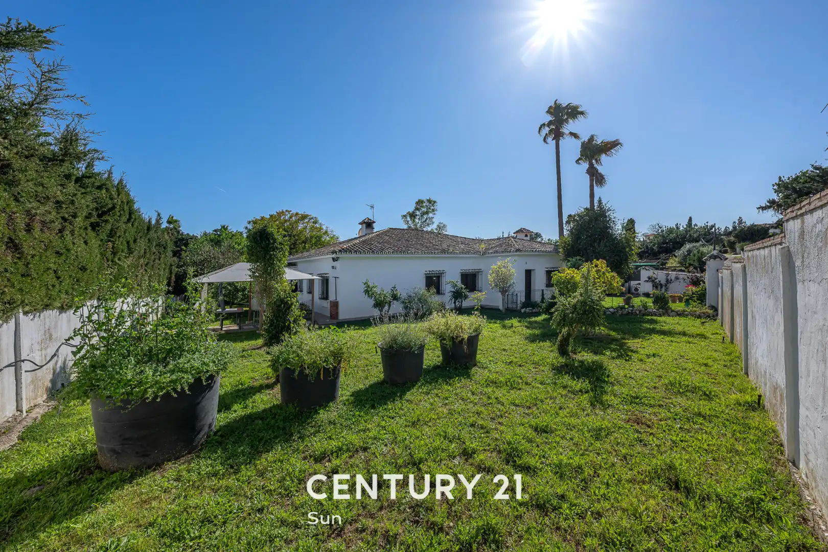 Außenansicht von Country house zum Verkauf in Marbella mit Privatgarten und Balkon