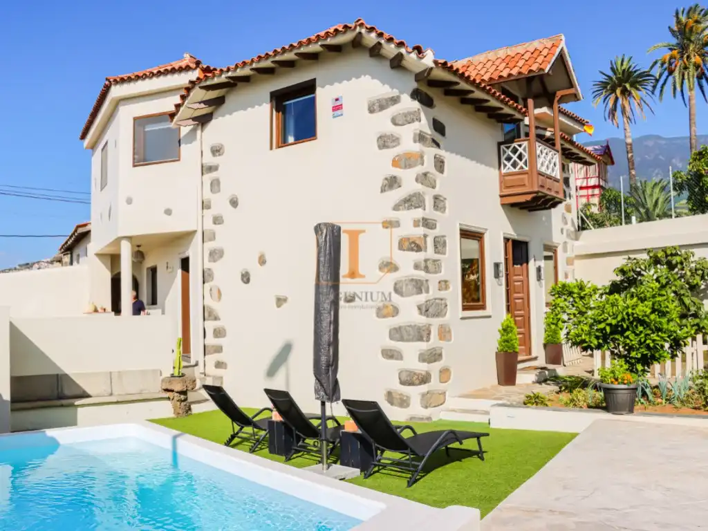 Detached house for sale in Calle Palmita