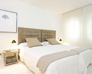 Dormitori de Apartament de lloguer en Badalona amb Aire condicionat, Calefacció i Jardí privat