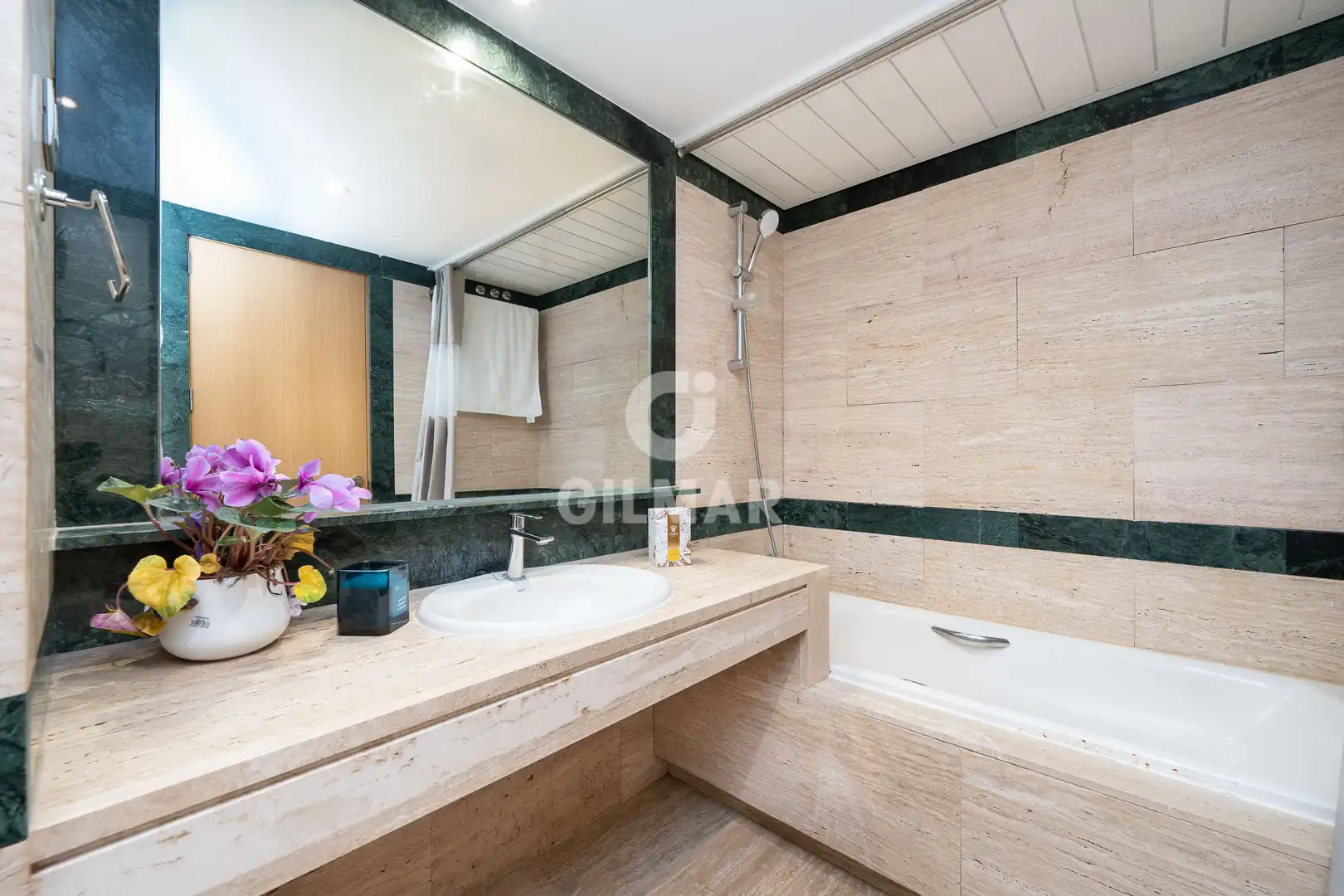 Bathroom of Flat for sale in Madrid  with Heating, Private garden and Storage room