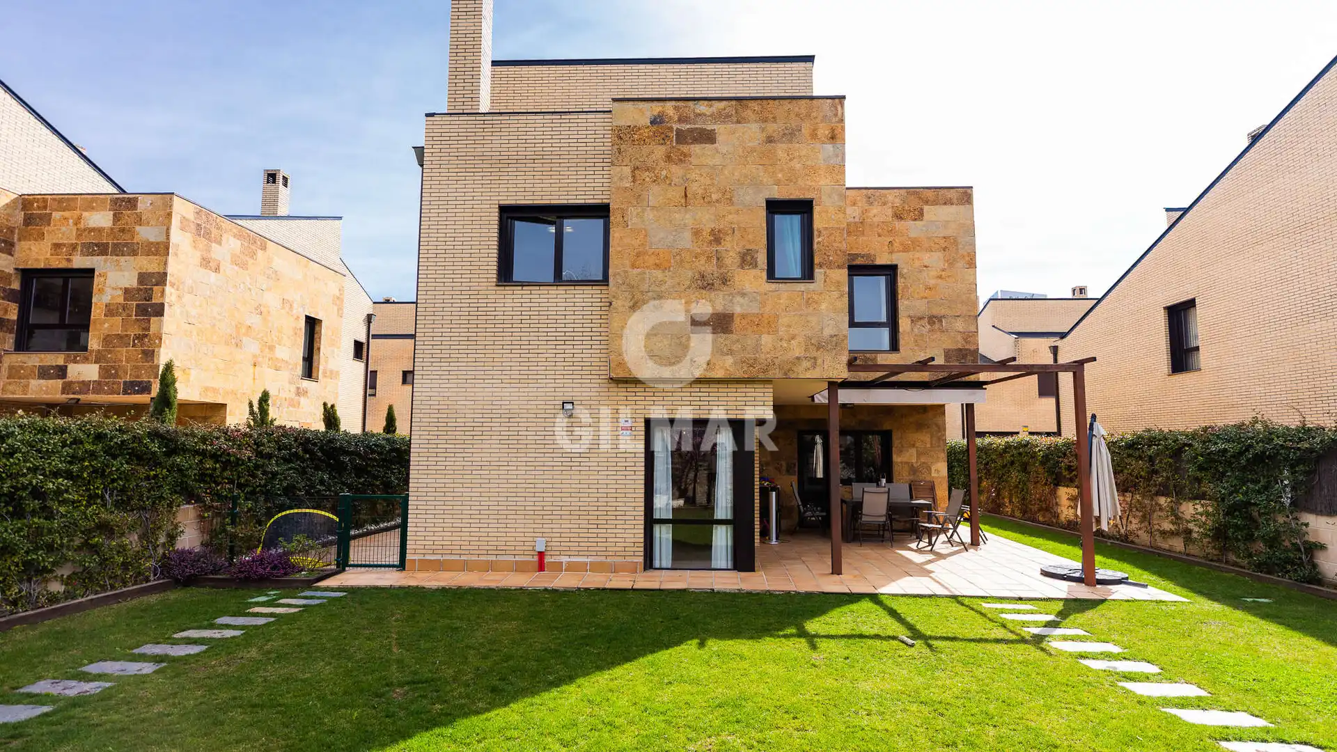 Exterior view of Houses for sale in Alpedrete  with Heating, Private garden and Swimming Pool