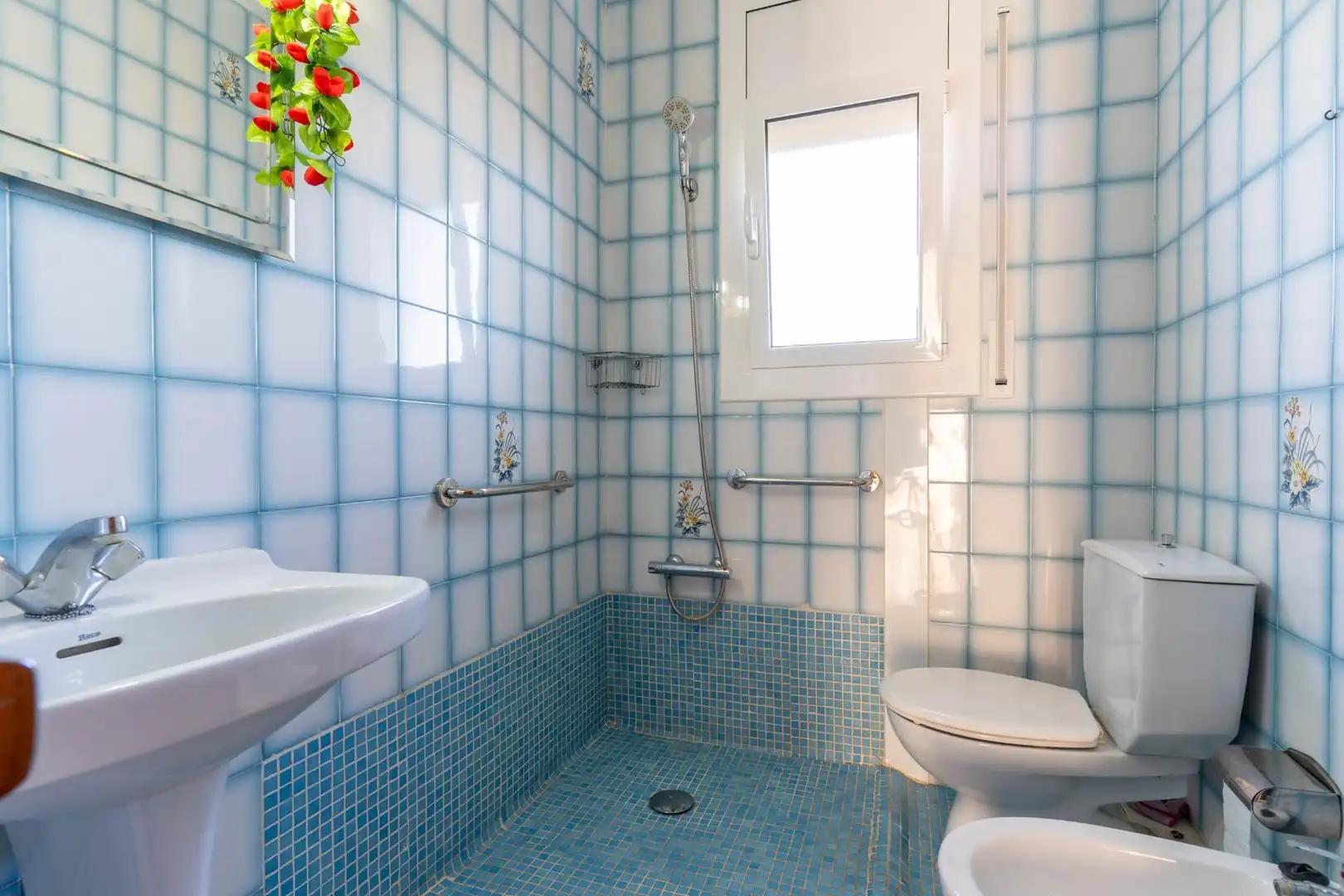 Baño de Casa o chalet en venta en Olesa de Montserrat con Calefacción, Trastero y Piscina