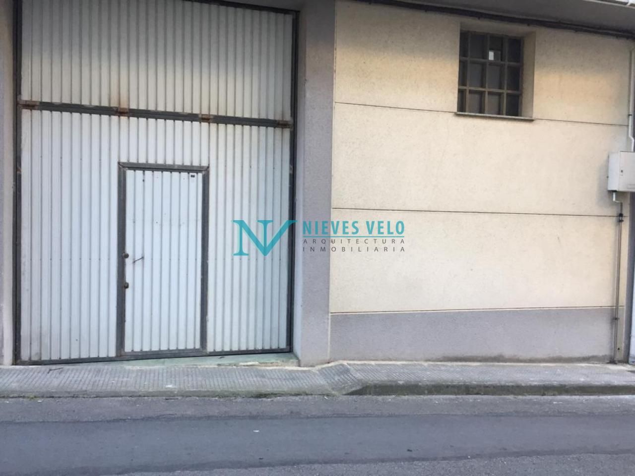 Vista exterior de Local en venta en A Laracha  