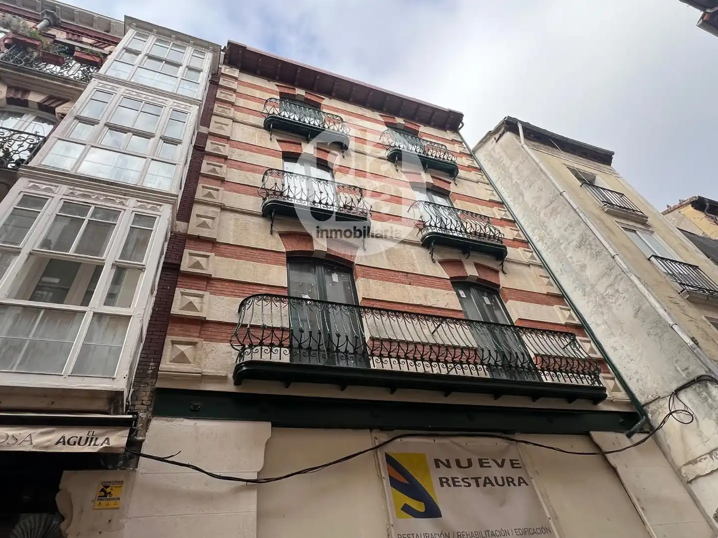 Vista exterior de Edificio en venta en Burgos