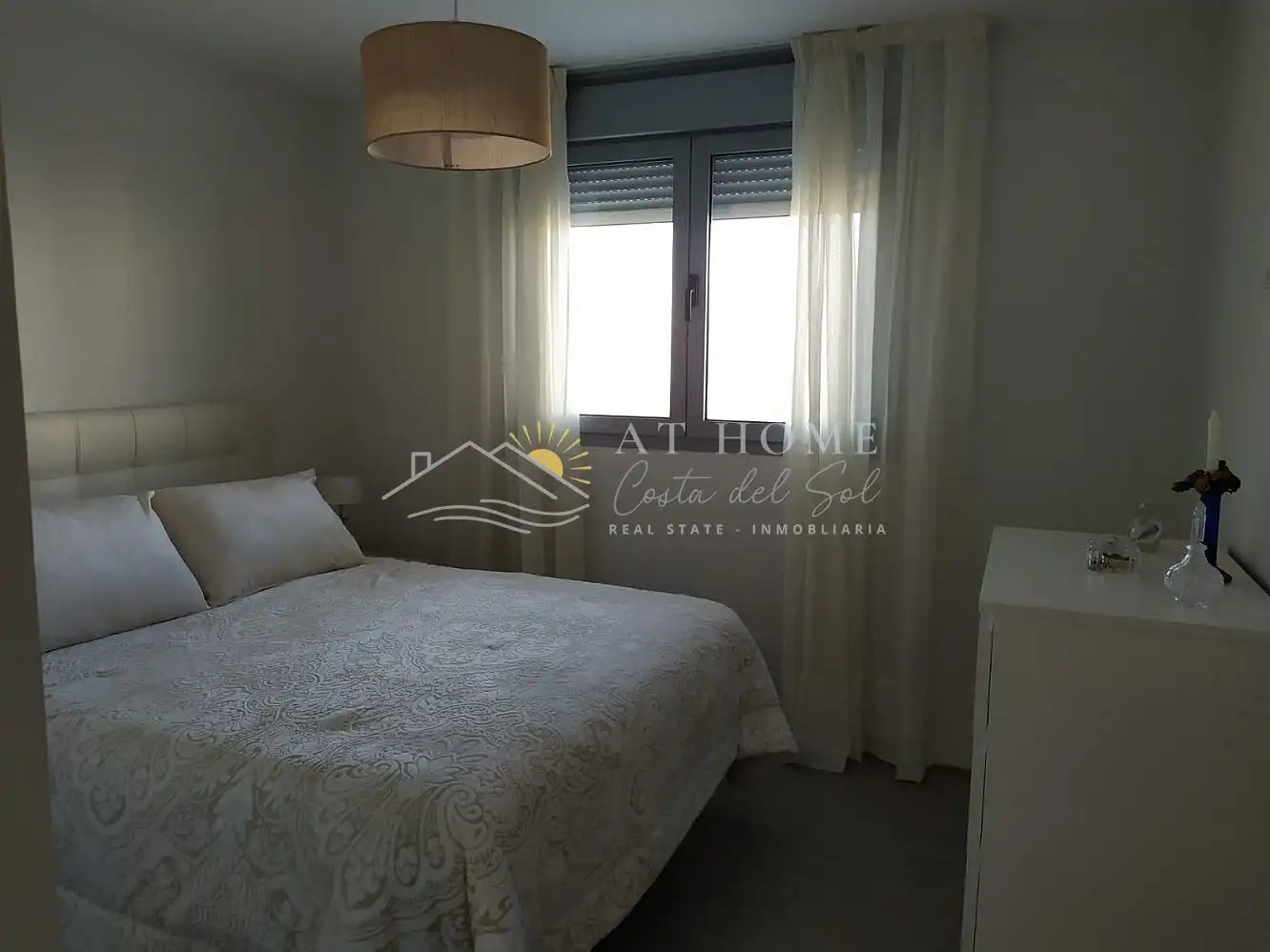 Dormitori de Apartament de lloguer en Torrox amb Terrassa, Piscina i Forn