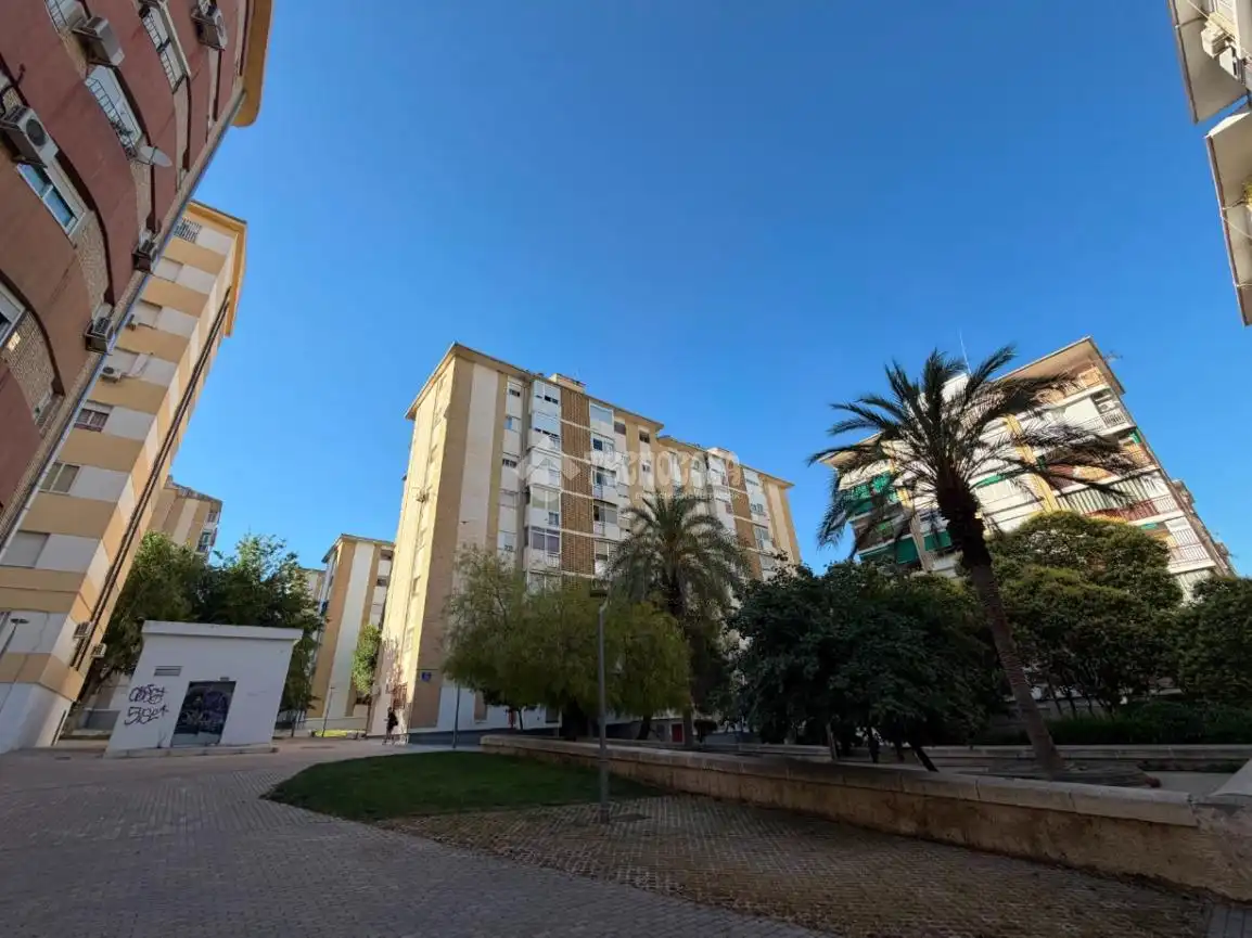 Vista exterior de Piso en venta en Jaén
