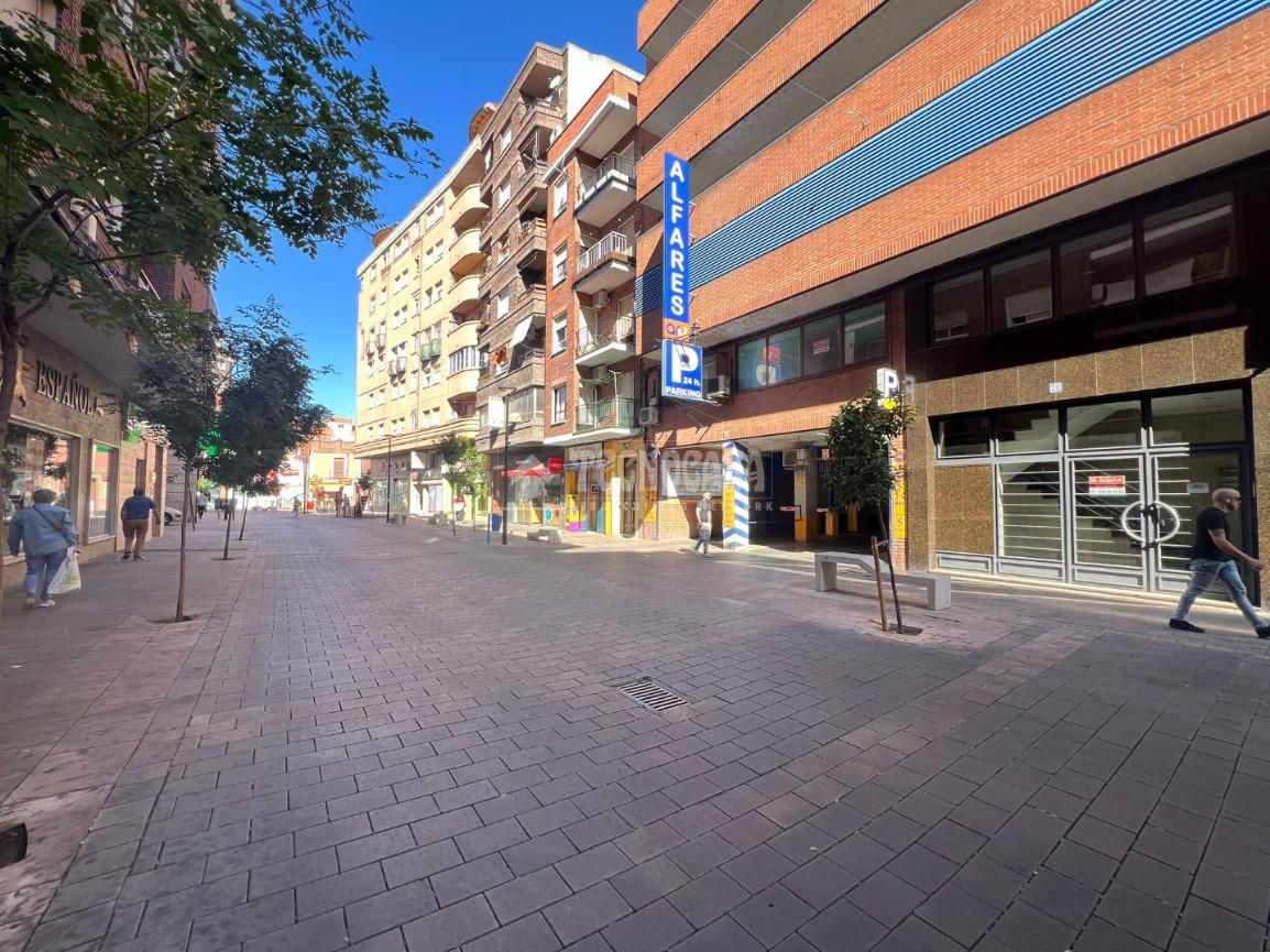 Vista exterior de Piso en venta en Talavera de la Reina con Calefacción, Terraza y Amueblado