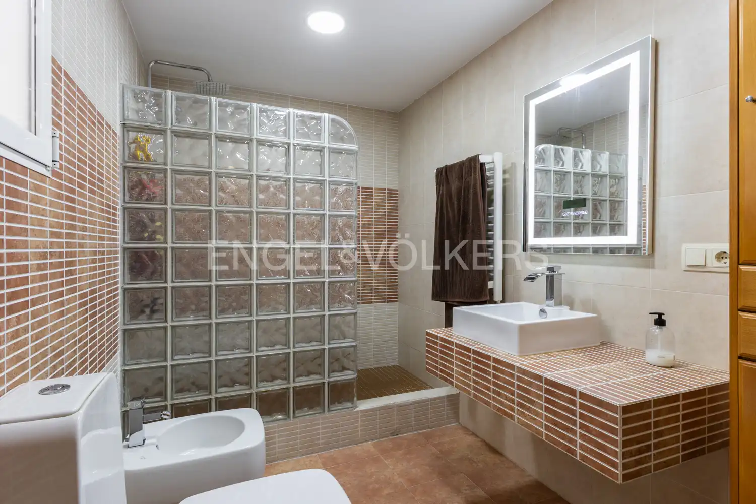 Baño de Piso en venta en Valencia con Aire acondicionado, Calefacción y Terraza