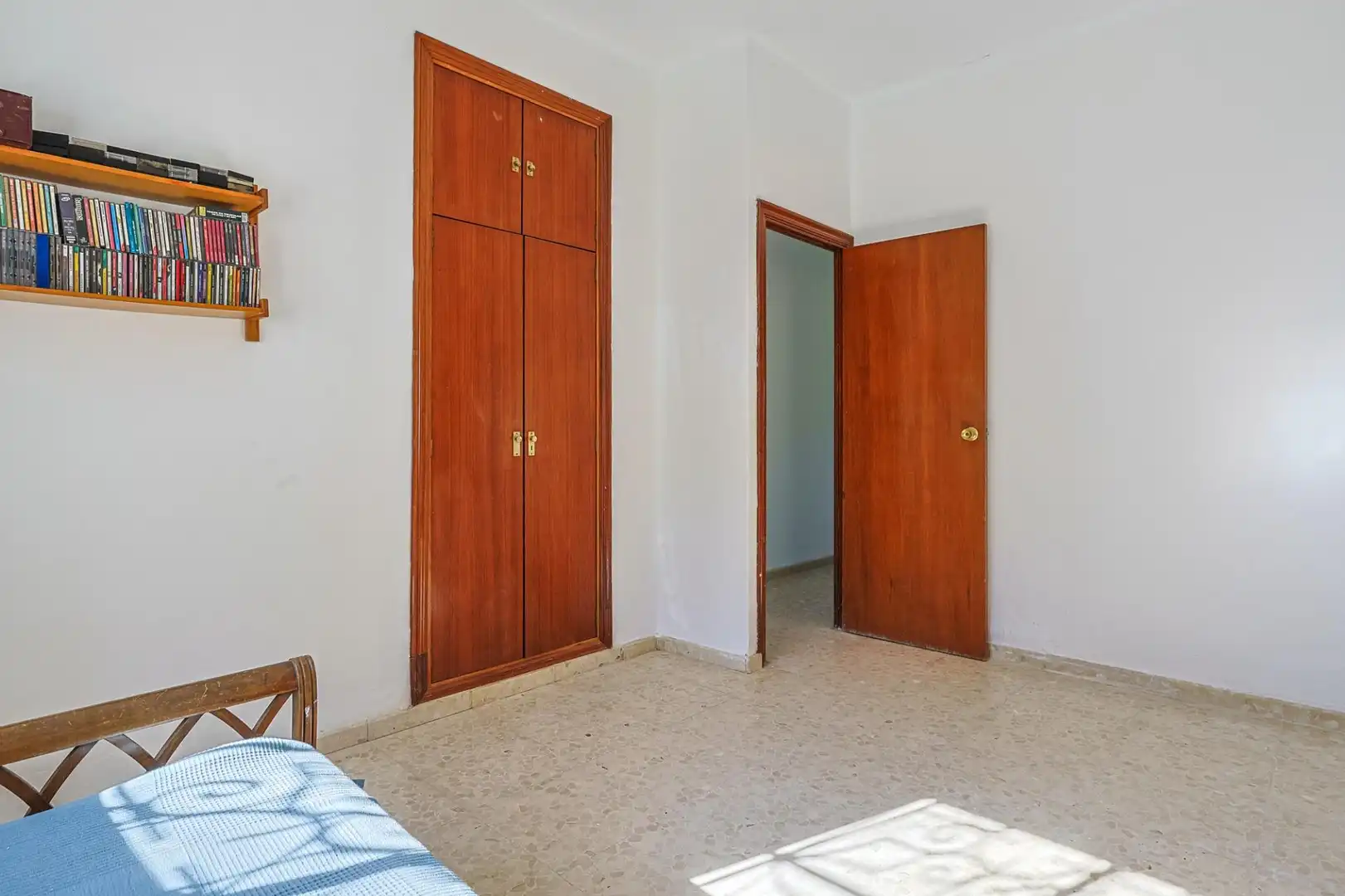 Dormitori de Casa o xalet en venda en Sanlúcar la Mayor amb Aire condicionat i Piscina