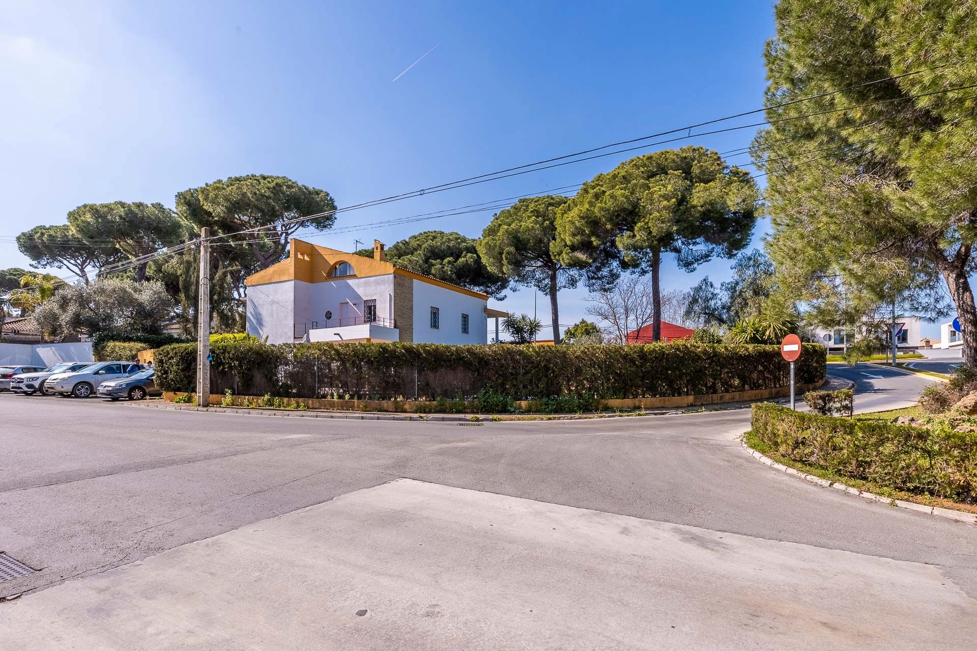 Vista exterior de Casa o xalet en venda en Alcalá de Guadaira amb Jardí privat, Terrassa i Piscina