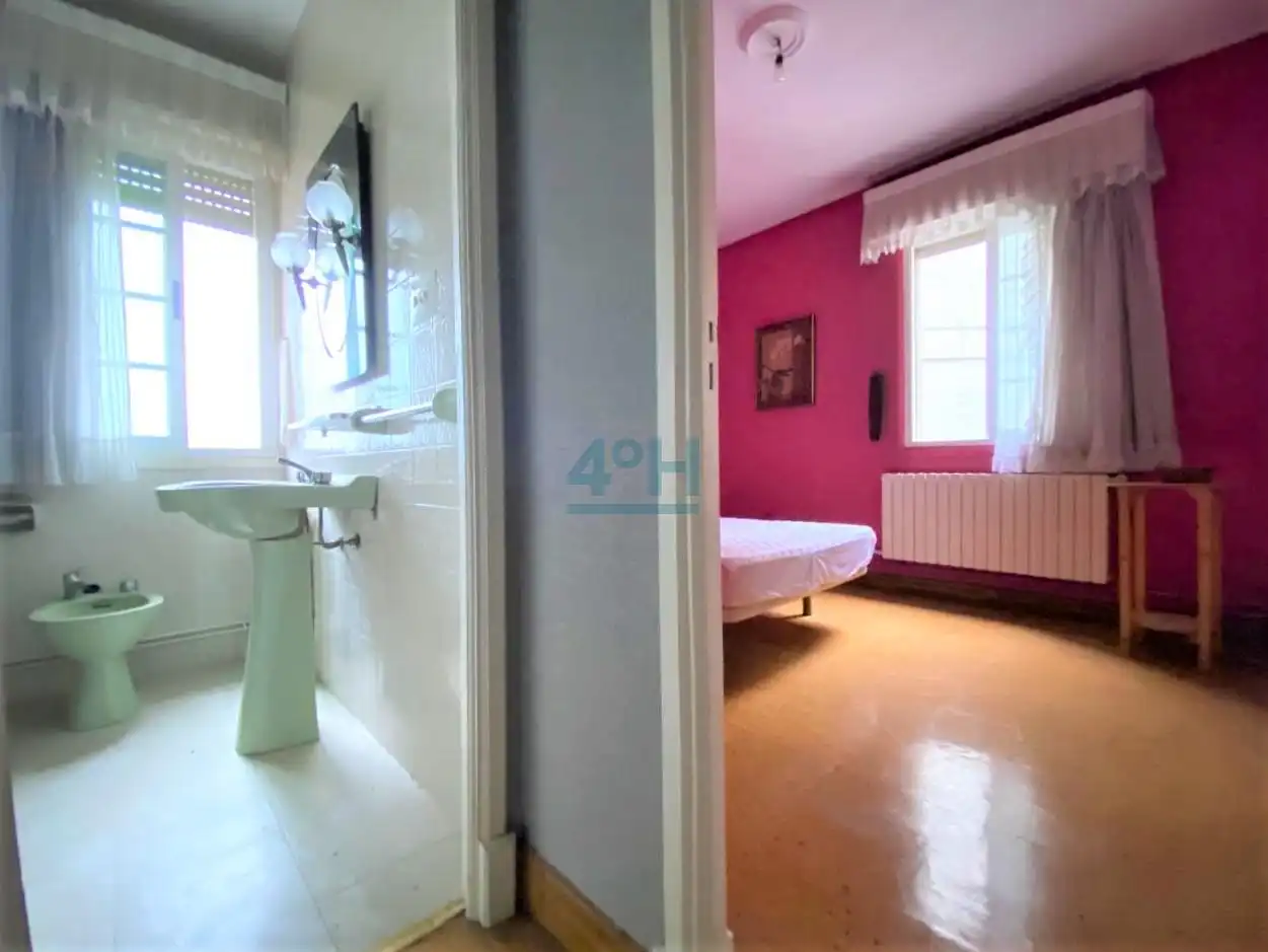 Schlafzimmer von Haus oder Chalet zum Verkauf in Ourense Capital  mit Heizung, Privatgarten und Abstellraum