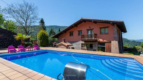 Preciosa casa en venta con piscina en Elduain