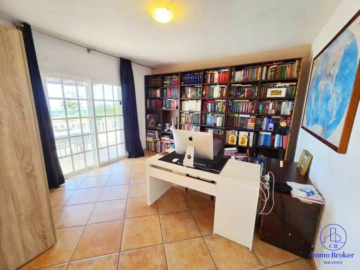 Sala d'estar de Finca rústica en venda en Guía de Isora amb Aire condicionat, Jardí privat i Traster
