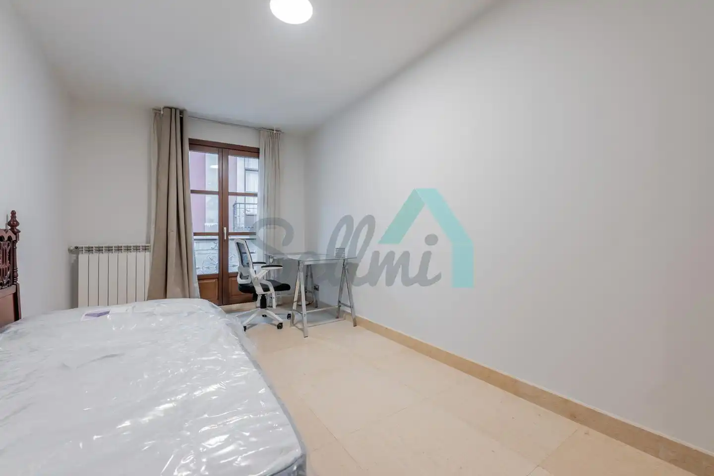 Schlafzimmer von Wohnung zur untervermieten in Oviedo  mit Heizung, Parkett und Möbliert