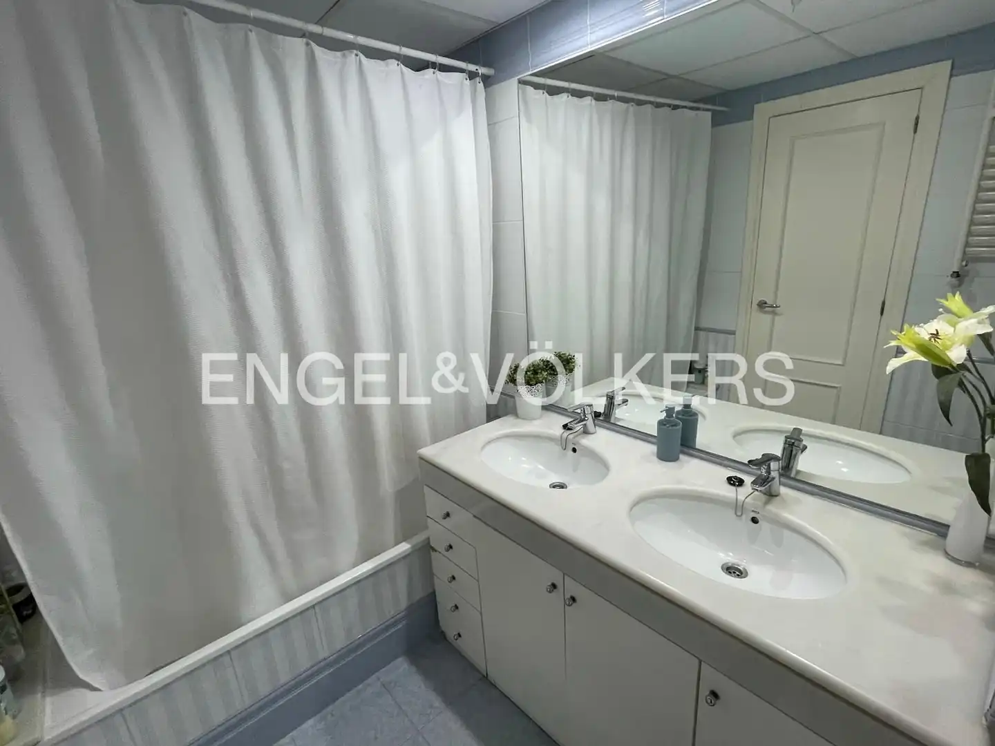 Baño de Piso de alquiler en Valencia con Aire acondicionado, Calefacción y Parquet