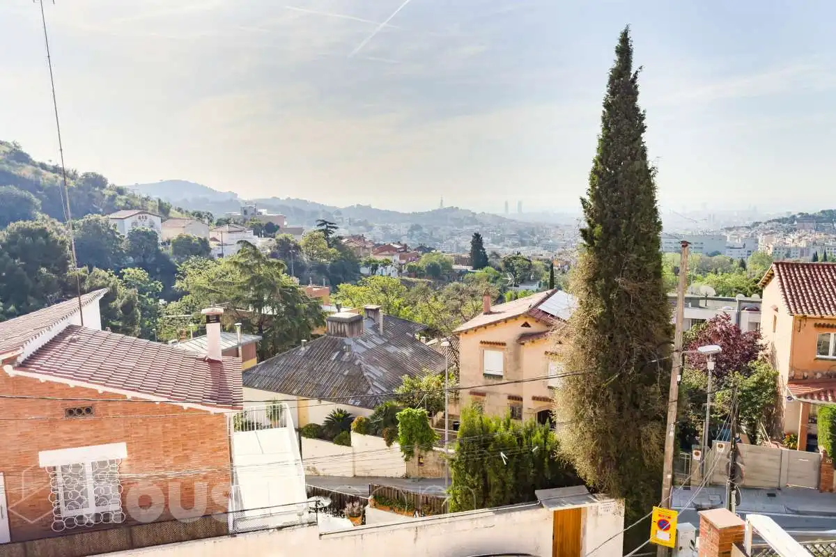 Vista exterior de Casa o chalet en venta en Barcelona con Aire acondicionado, Calefacción y Jardín privado