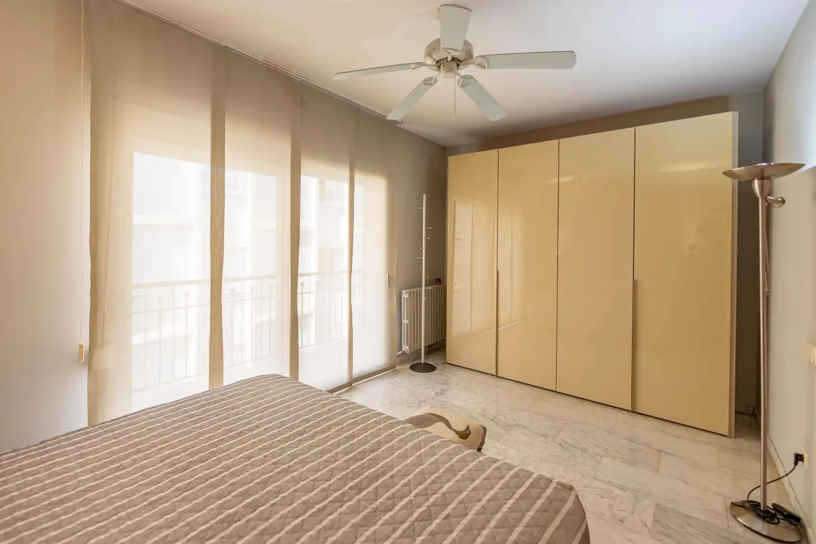 Habitación de Casa adosada en venta en Vilanova i la Geltrú con Aire acondicionado, Terraza y Trastero