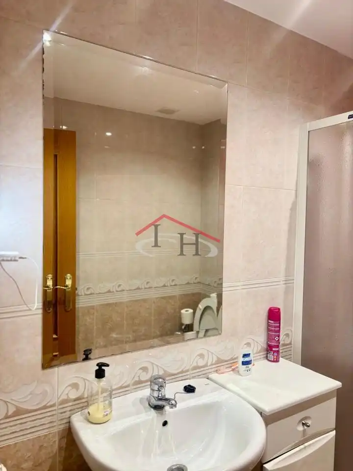 Baño de Apartamento en venta en León Capital  con Calefacción, Parquet y Terraza