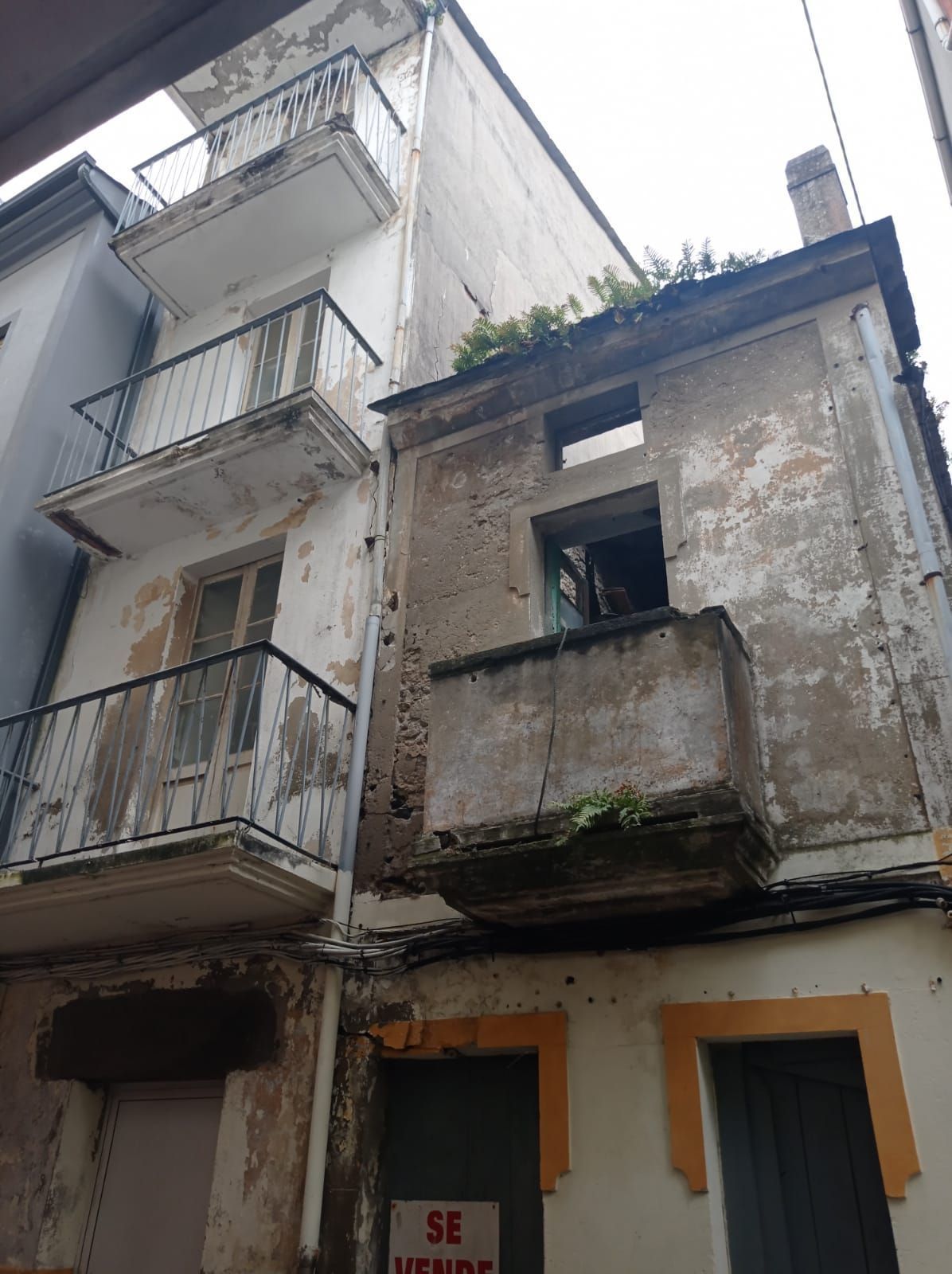Balcony of Building for sale in Viveiro
