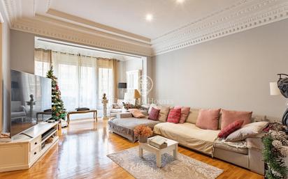 Living room of Flat for sale in  Barcelona Capital  with Air Conditioner, Heating and Terrace