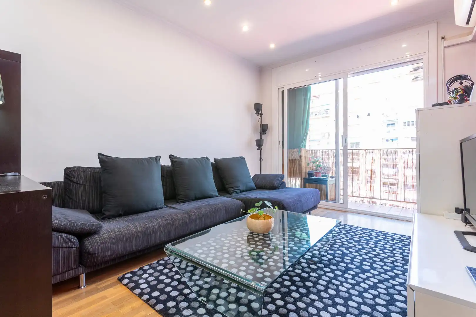 Wohnzimmer von Wohnung zum Verkauf in Barcelona mit Heizung und Balkon