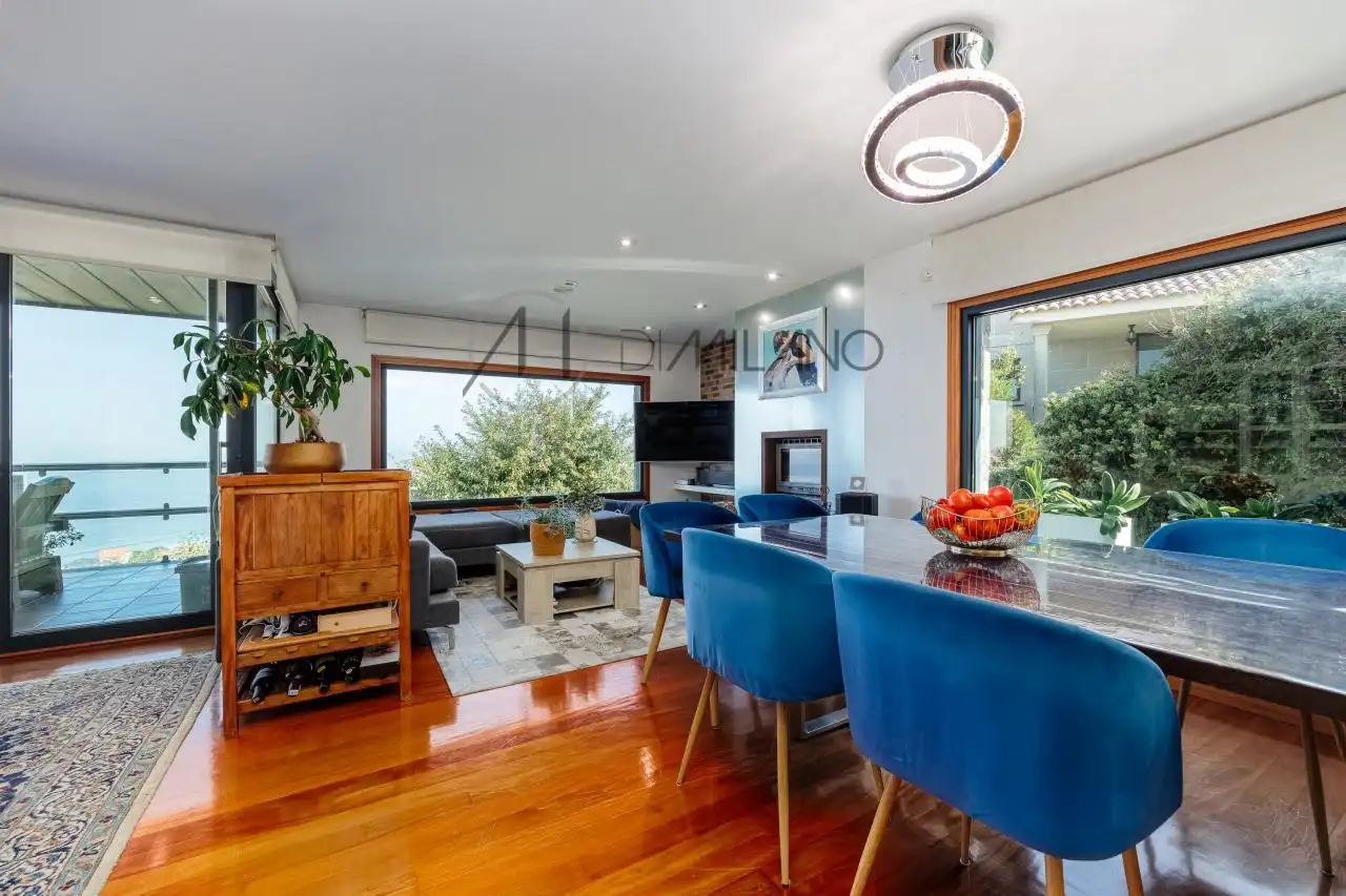 Comedor de Casa o chalet en venta en Nigrán con Calefacción, Jardín privado y Parquet