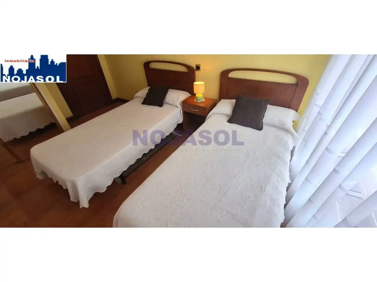 Dormitori de Apartament de lloguer en Noja amb Calefacció, Terrassa i Moblat