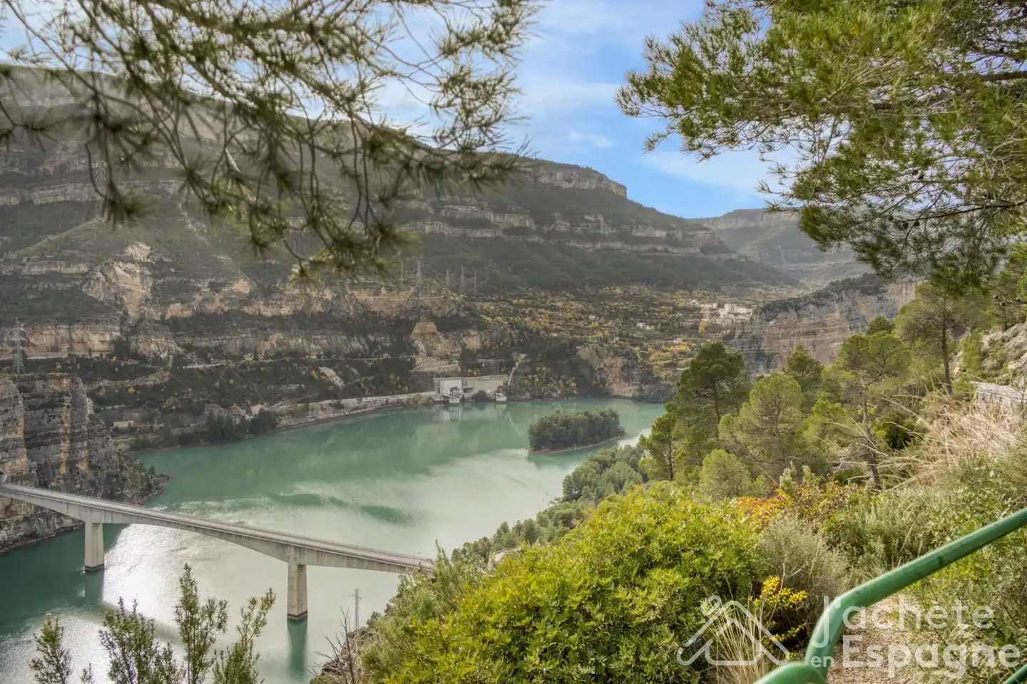 Vista exterior de Casa o xalet en venda en Cortes de Pallás amb Aire condicionat, Parquet i Moblat