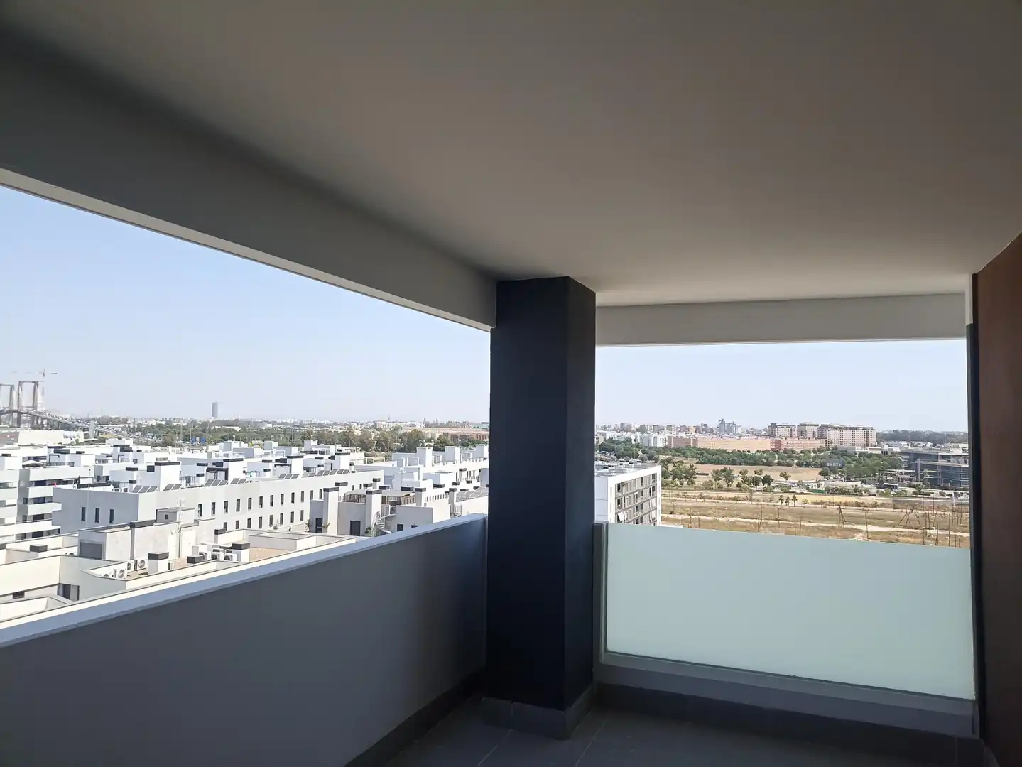 Terrasse von Wohnung zur Miete in Sevilla mit Klimaanlage, Terrasse und Abstellraum