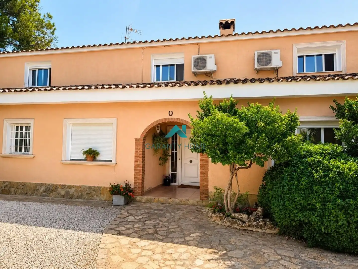 Vista exterior de Casa o xalet en venda en Serra amb Aire condicionat, Calefacció i Jardí privat