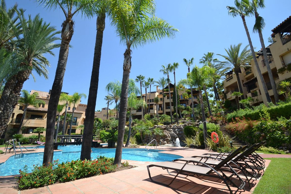 Exterior view of Duplex for sale in Estepona  with Air Conditioner, Terrace and Furnished